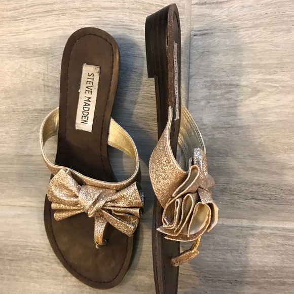 Steve Madden Gold Glitter Bow Sandals - Picture 2 of 2